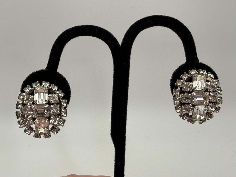 Vintage 1950s GALE Rhinestone Clip On Earrings Clear Crystal Emerald Cut Stateme